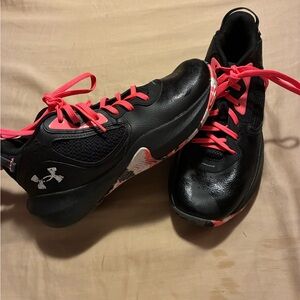 Girls Under Armour Black Sneakers with Pink Accents Basketball Sneakers
